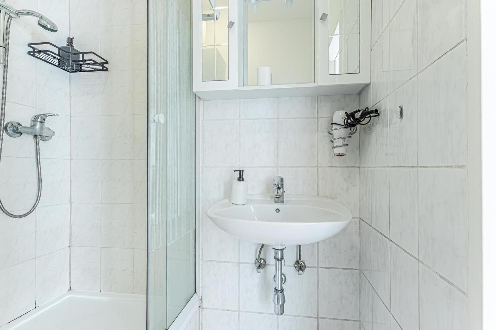 City Vibes: 1Br Apt, 10 Min To Westbahnhof 비엔나 외부 사진