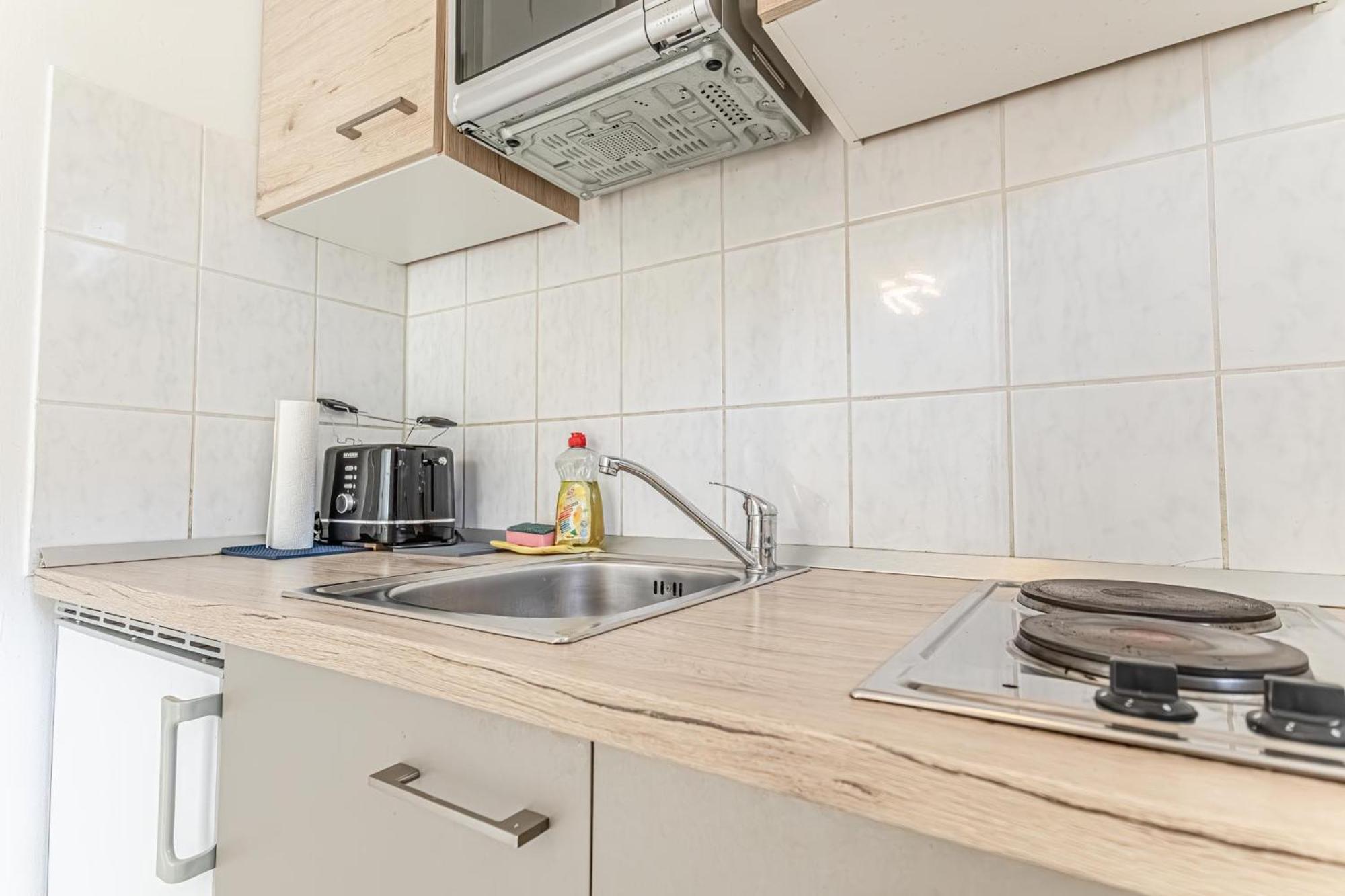 City Vibes: 1Br Apt, 10 Min To Westbahnhof 비엔나 외부 사진