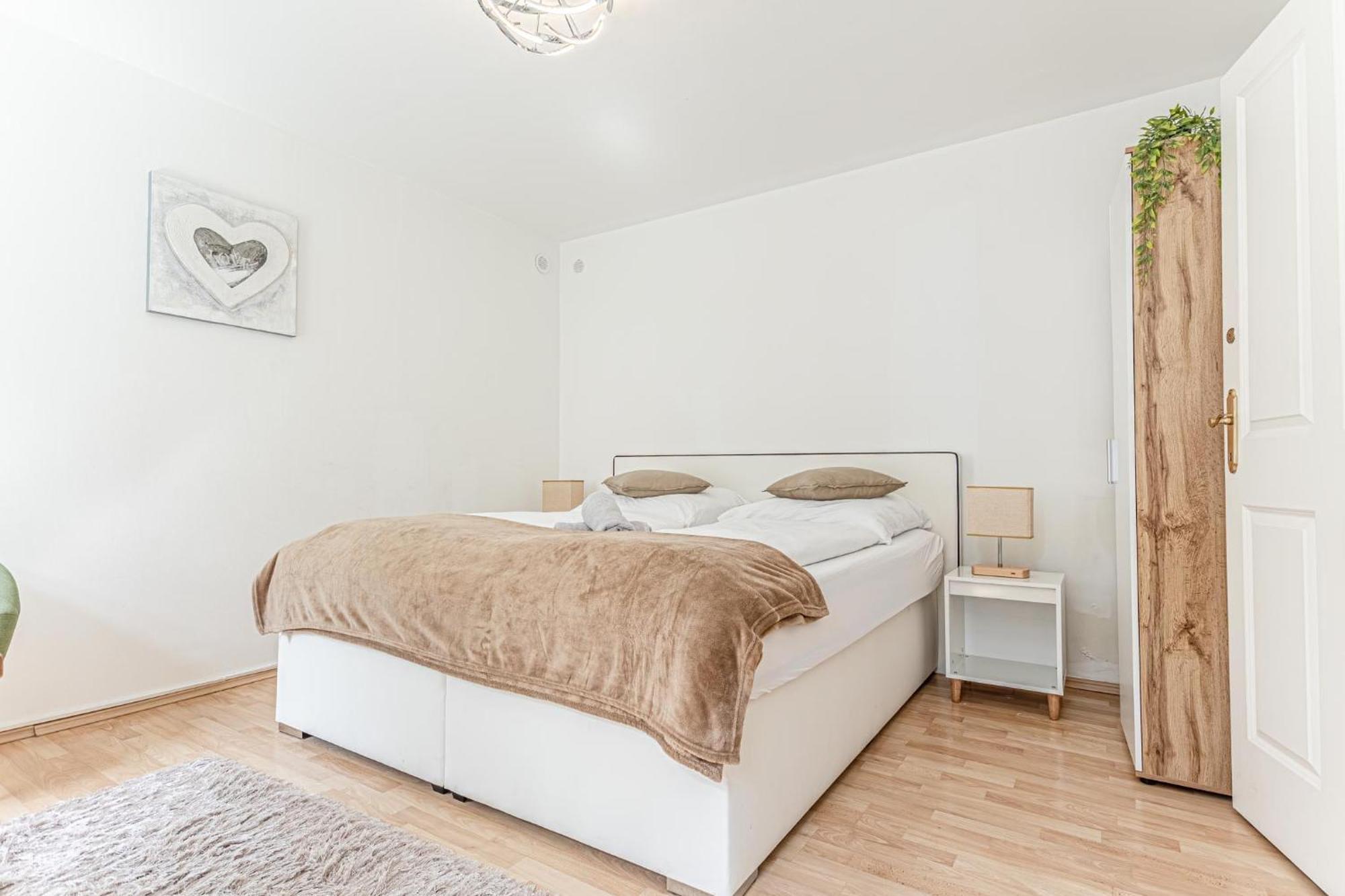 City Vibes: 1Br Apt, 10 Min To Westbahnhof 비엔나 외부 사진