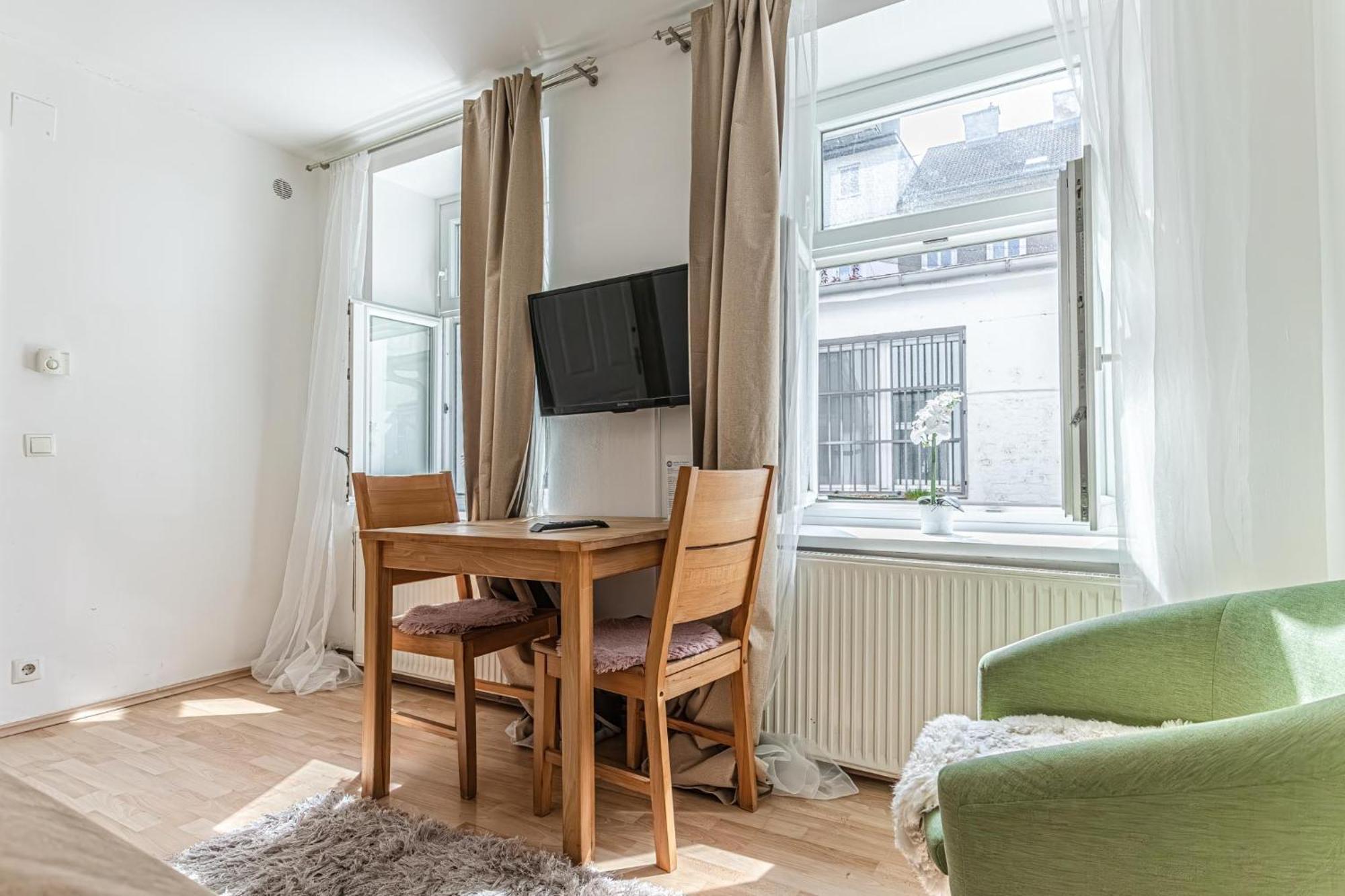 City Vibes: 1Br Apt, 10 Min To Westbahnhof 비엔나 외부 사진